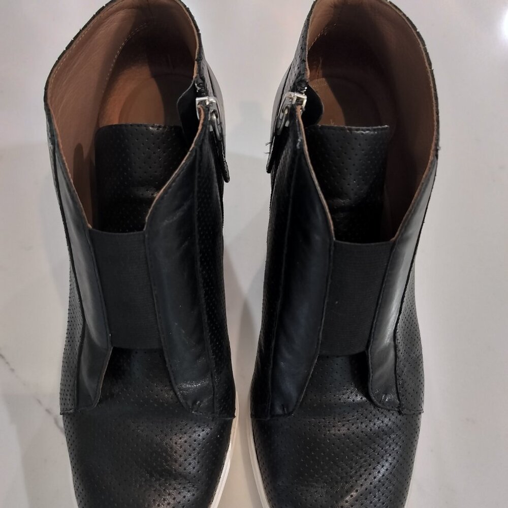 Linea Paolo Black Leather Boot Wedge Bootie 9.5M